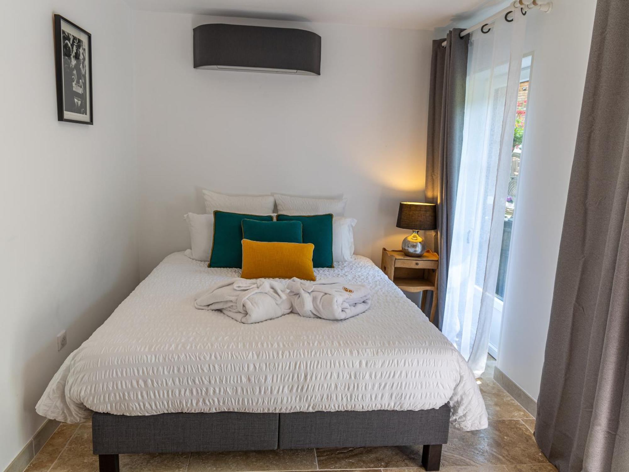 Le Domaine D'Angerville - Chambres D'Hotes ภายนอก รูปภาพ